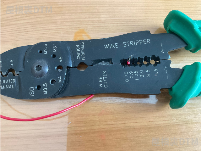 ワイヤーストリッパー